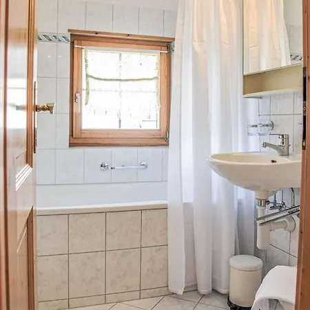 Chesa Arpschellas - Reis By Interhome *