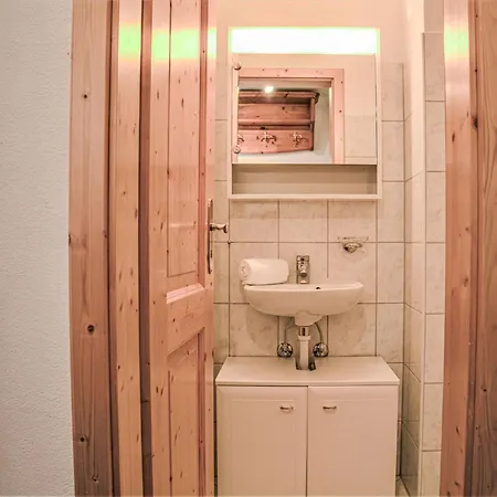 Chesa Arpschellas - Reis By Interhome